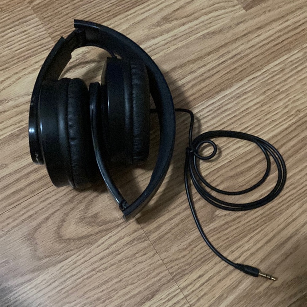 Black foldable headphones